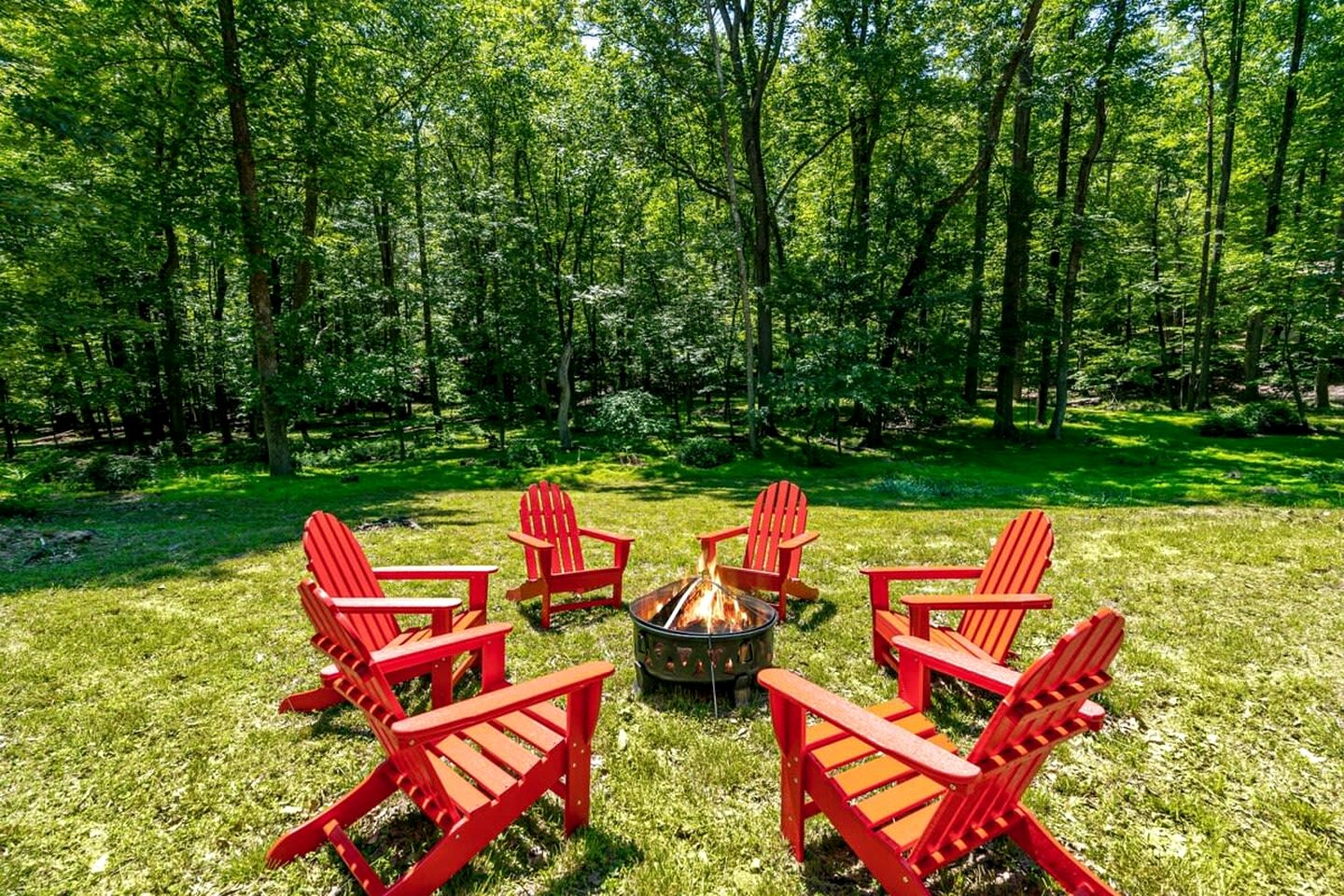Wooded Retreat with Community Amenities, Hot Tub & Fire Pit Just Minutes to Sleepy Creek and Berkeley Springs in Hedgesville, WV