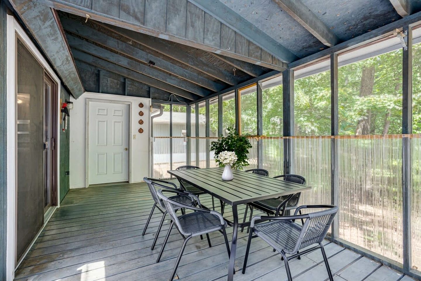 Wooded Retreat with Community Amenities, Hot Tub & Fire Pit Just Minutes to Sleepy Creek and Berkeley Springs in Hedgesville, WV