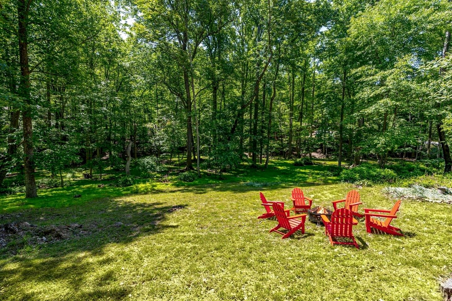 Wooded Retreat with Community Amenities, Hot Tub & Fire Pit Just Minutes to Sleepy Creek and Berkeley Springs in Hedgesville, WV