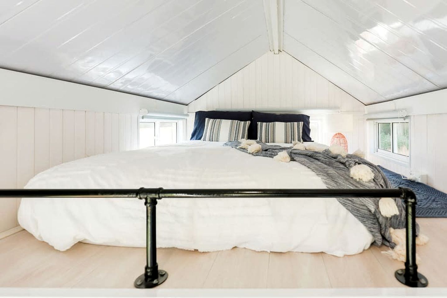 Serene Tiny House Rental Ideal for Glamping in NSW