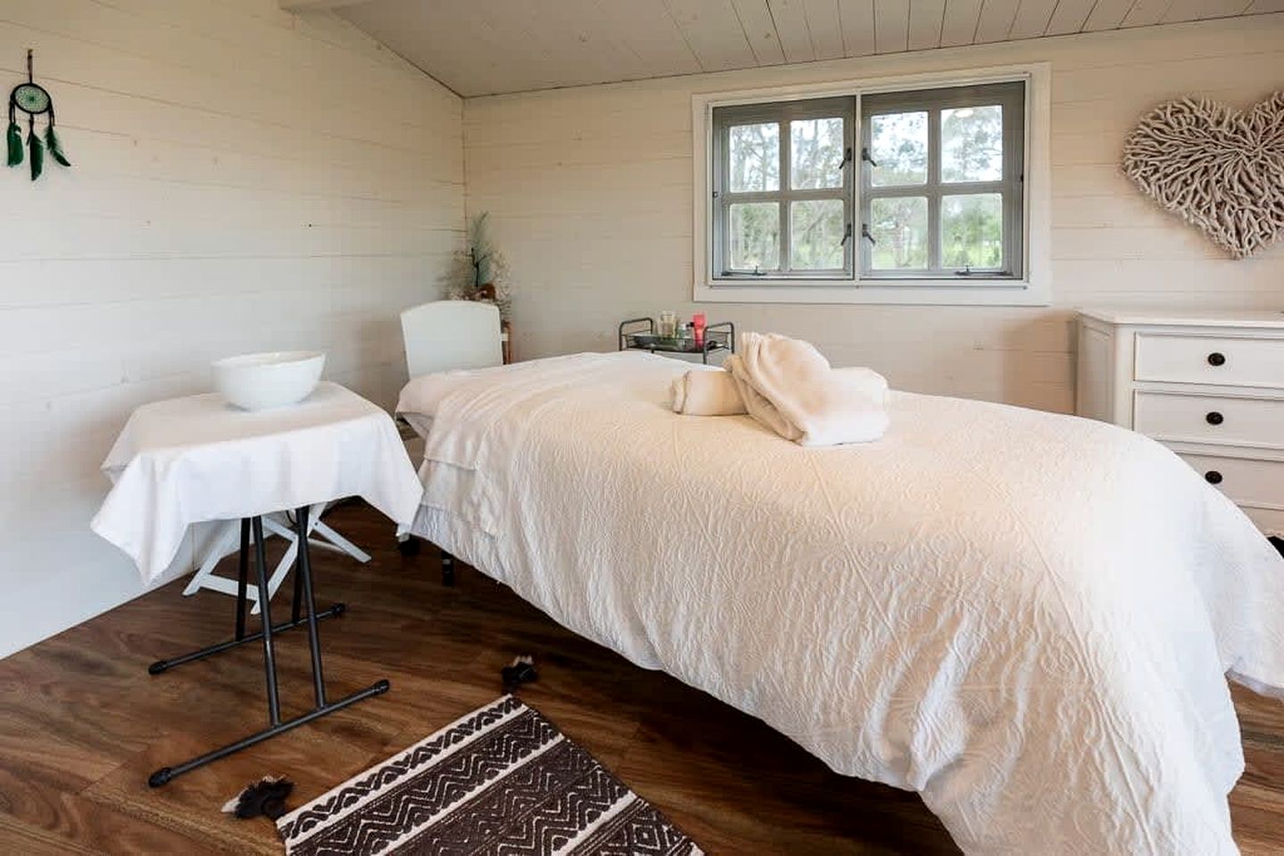 Serene Tiny House Rental Ideal for Glamping in NSW