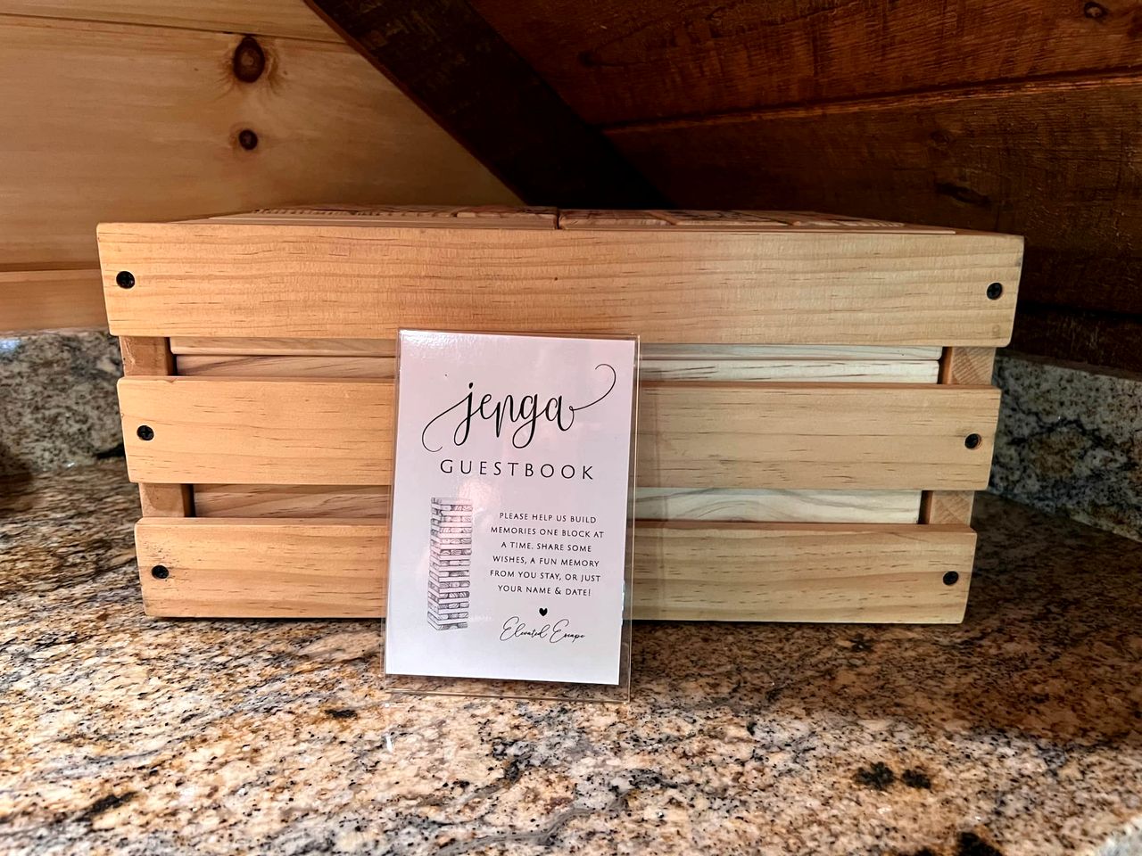 Glamping in the Mountains: Stunning Cabin with a Hot Tub near Morganton, Georgia