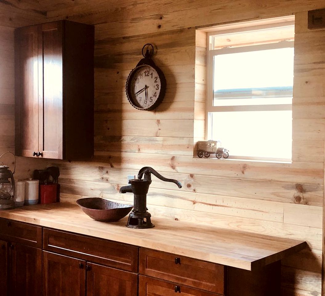 Secluded Off-Grid Log Cabin Rental with Wood-Burning Stove near Steamboat Springs, Colorado