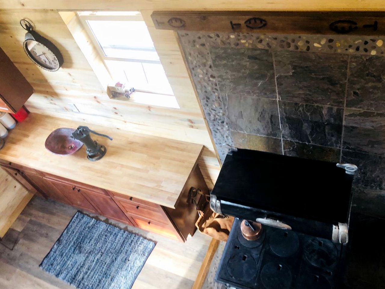 Secluded Off-Grid Log Cabin Rental with Wood-Burning Stove near Steamboat Springs, Colorado
