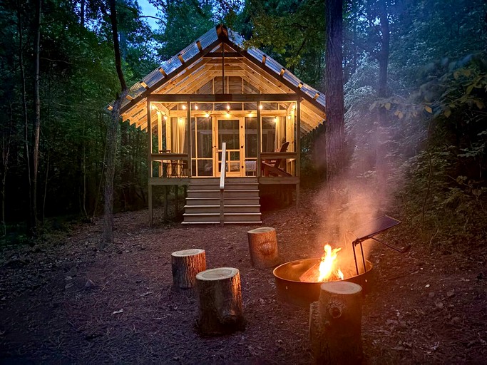 Peaceful Off-Grid Screenhouse Getaway on a Farm near Kerr Lake North Carolina
