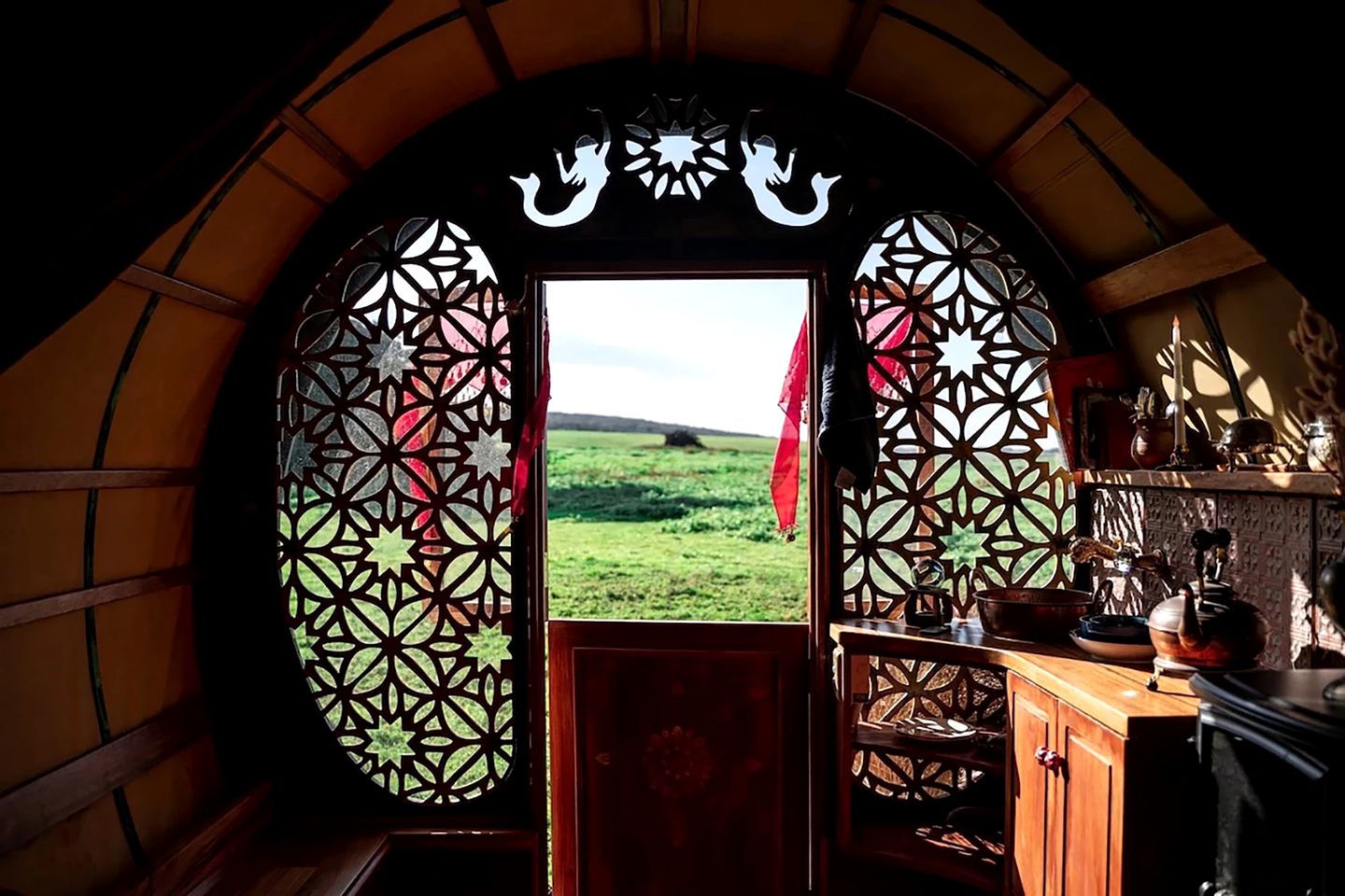 Romantic Glamping Getaway for Two: Charming Wagon in Boneo near Cape Schanck, Victoria