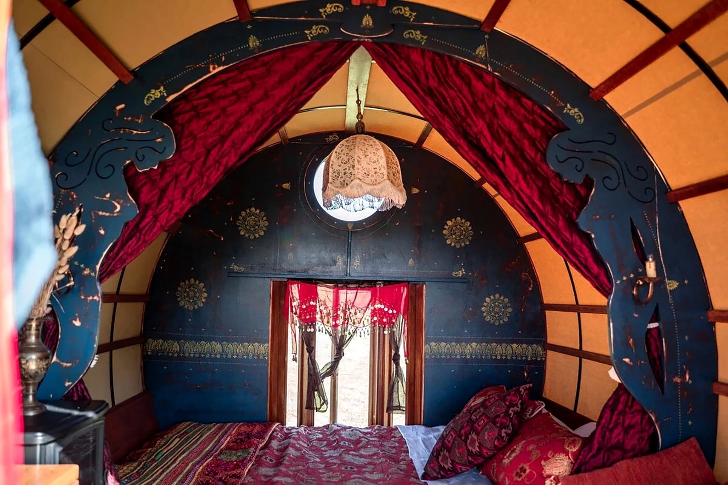 Romantic Glamping Getaway for Two: Charming Wagon in Boneo near Cape Schanck, Victoria