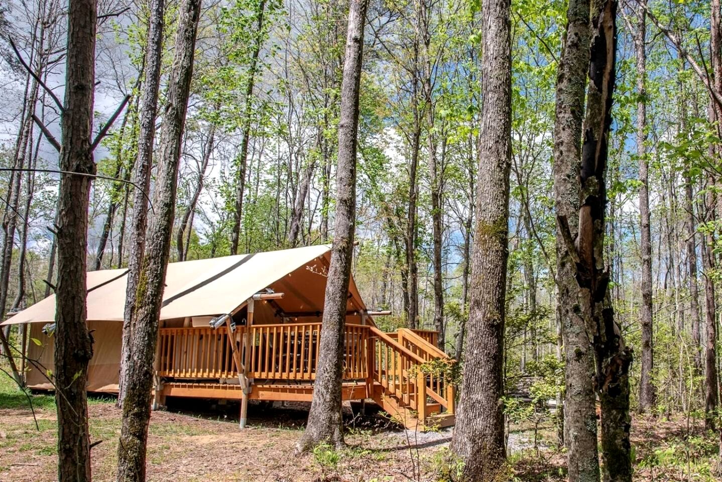 Secluded Off-Grid Glamping Tent with Private Bathhouse Near The Caverns & Waterfalls – Coalmont, Tennessee