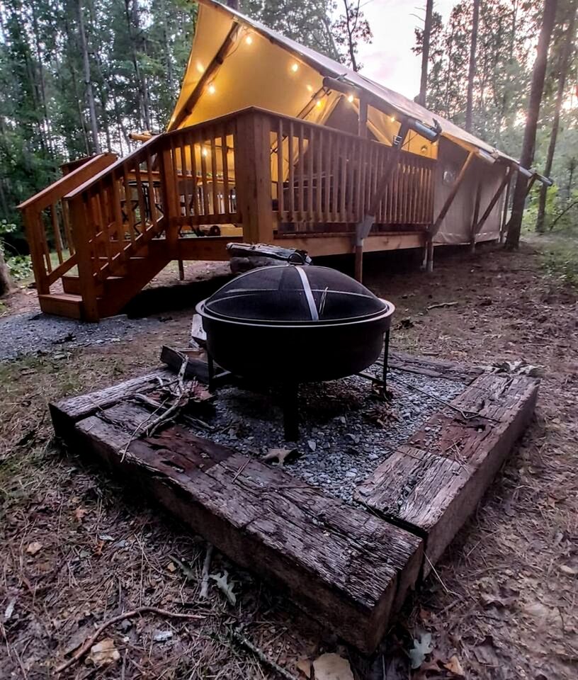 Secluded Off-Grid Glamping Tent with Private Bathhouse Near The Caverns & Waterfalls – Coalmont, Tennessee