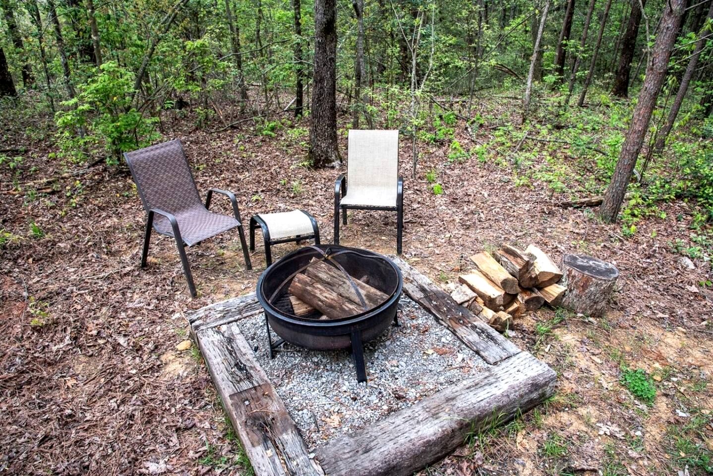 Secluded Off-Grid Glamping Tent with Private Bathhouse Near The Caverns & Waterfalls – Coalmont, Tennessee