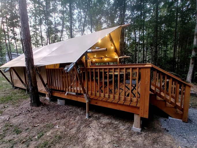 Safari Tents (United States of America, Coalmont, Tennessee)