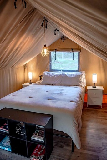 Safari Tents (United States of America, Coalmont, Tennessee)