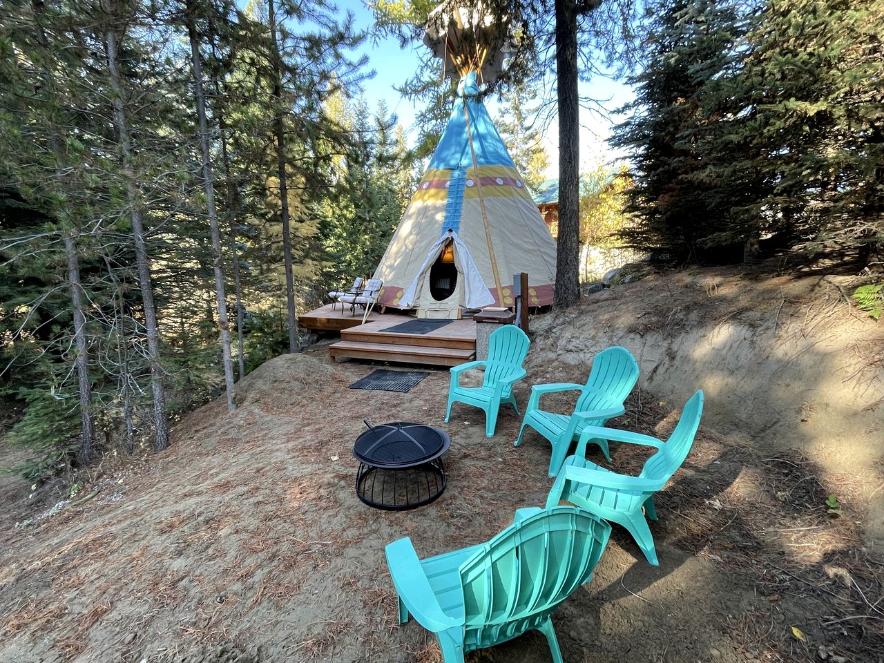 Peaceful Wooded Tipi Retreat with Breakfast Bar Near Nature Trail – Bonners Ferry, Idaho