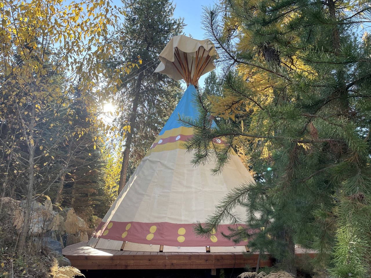 Peaceful Wooded Tipi Retreat with Breakfast Bar Near Nature Trail – Bonners Ferry, Idaho