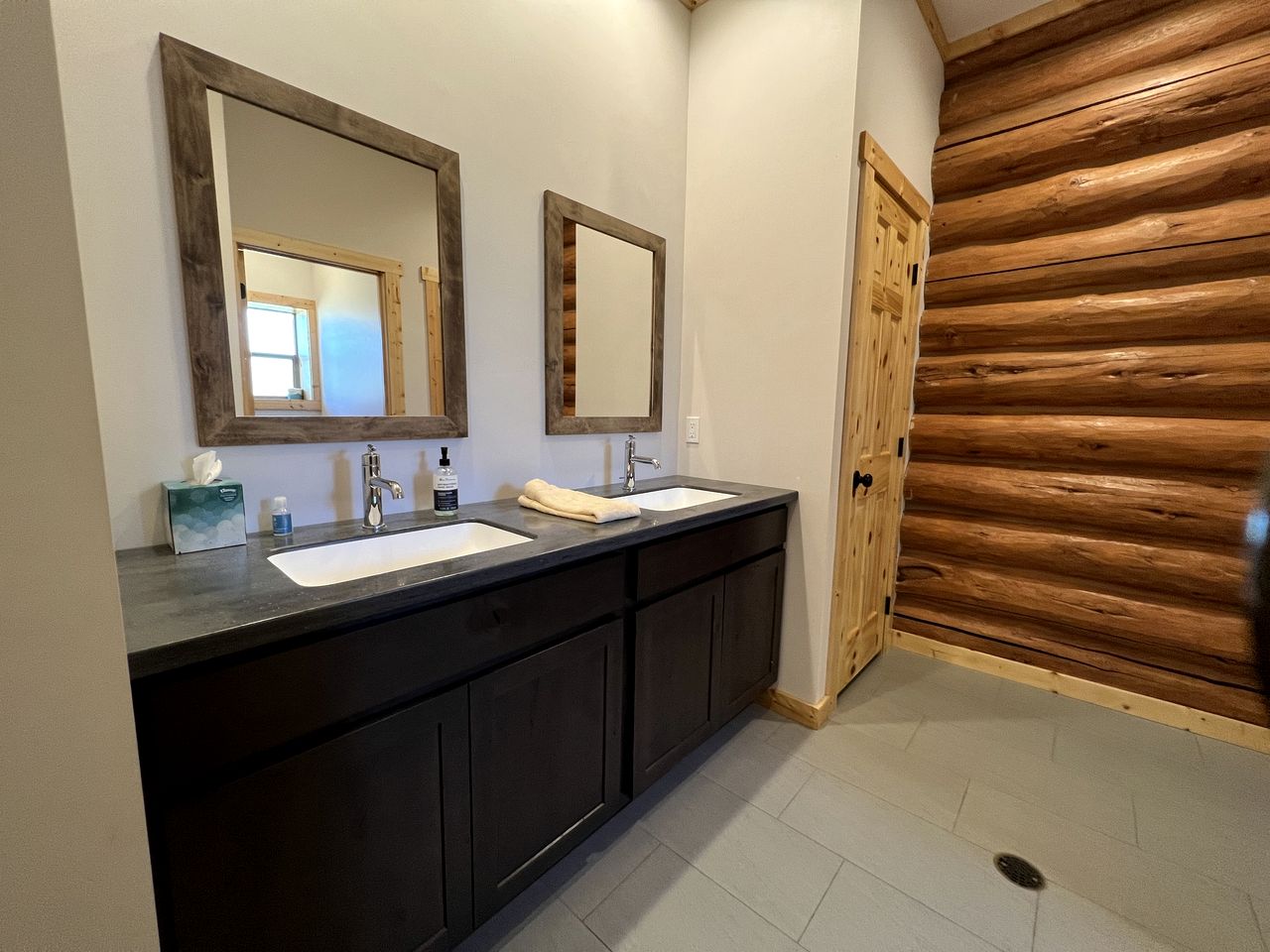 Peaceful Wooded Tipi Retreat with Breakfast Bar Near Nature Trail – Bonners Ferry, Idaho