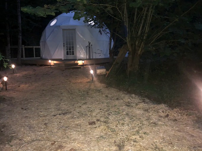 Bubbles & Domes (Deep Gap, North Carolina, United States)