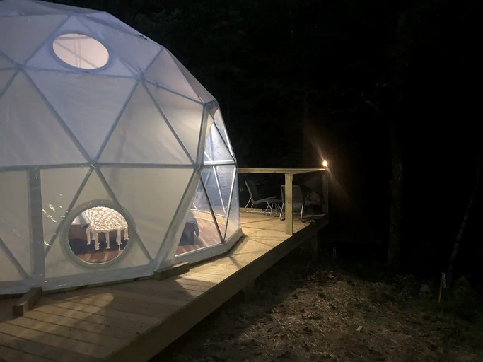 Bubbles & Domes (Deep Gap, North Carolina, United States)