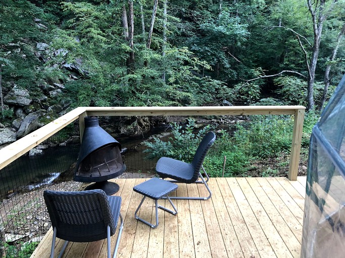 Bubbles & Domes (Deep Gap, North Carolina, United States)