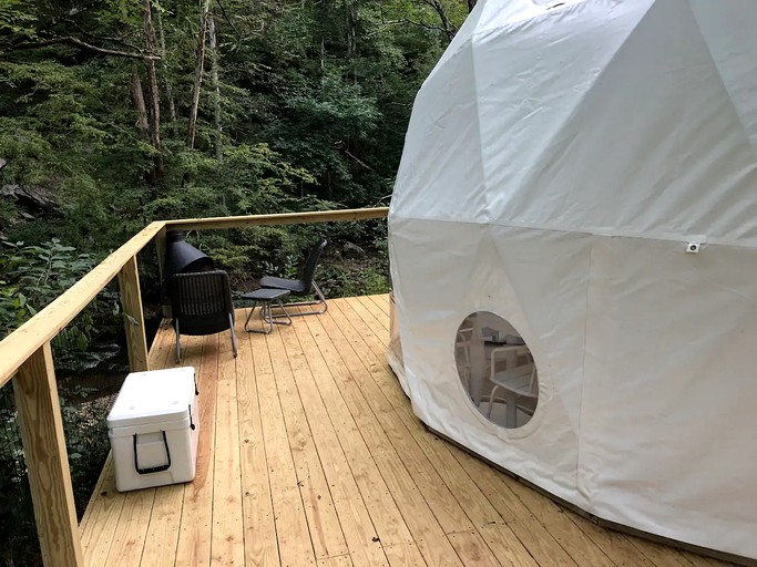 Bubbles & Domes (Deep Gap, North Carolina, United States)