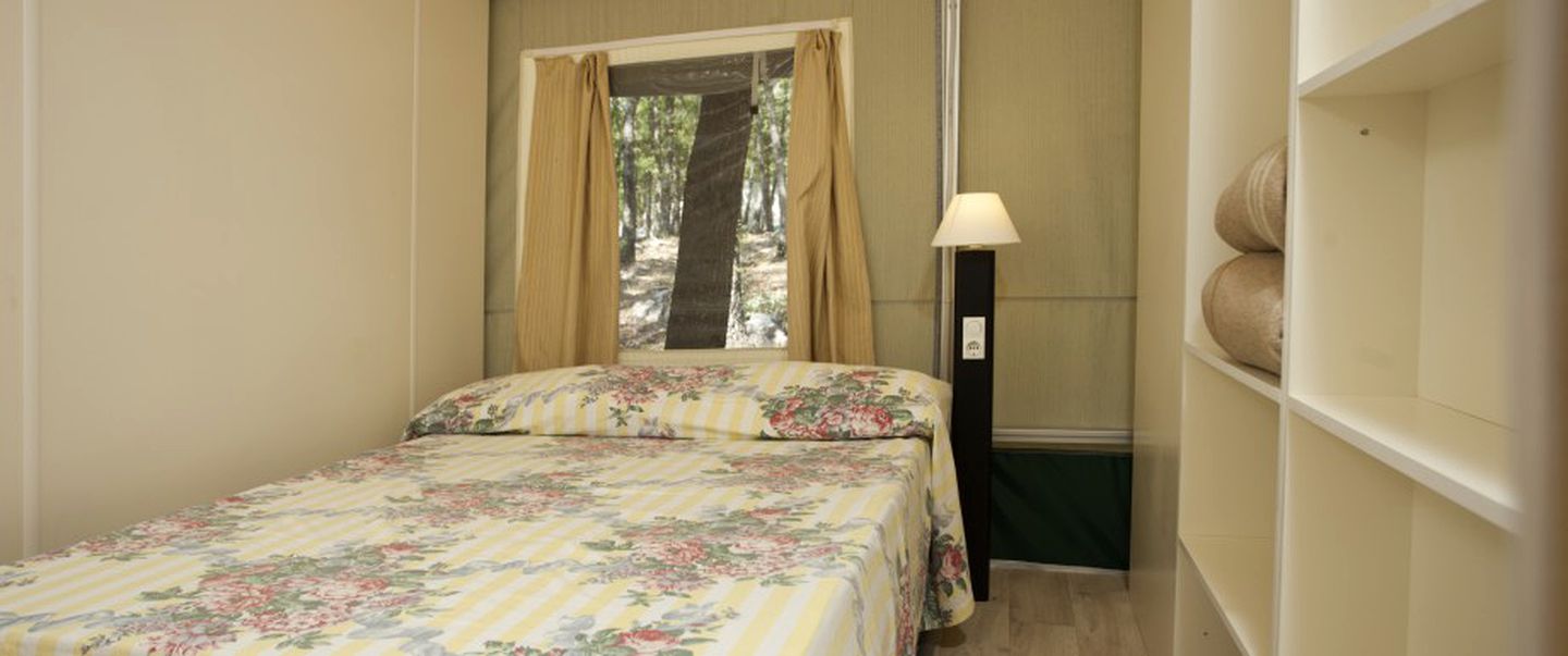 Luxurious Tented Cabin Rental with a Deck in Cavriglia, Italy