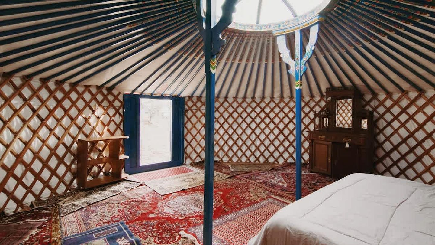 Authentic Mongolian Yurt in Sequoia National Forest, Perfect for a Glamping Retreat in Nature