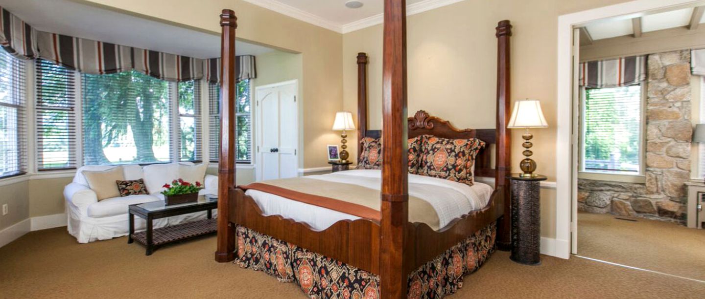 Breathtaking Vacation Rental with a Private Jacuzzi near Winchester, Virginia