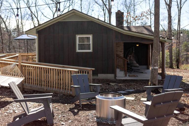 Glenwood Cabin Hot Tub by Holliday Lake State Park, Cabins, Pamplin