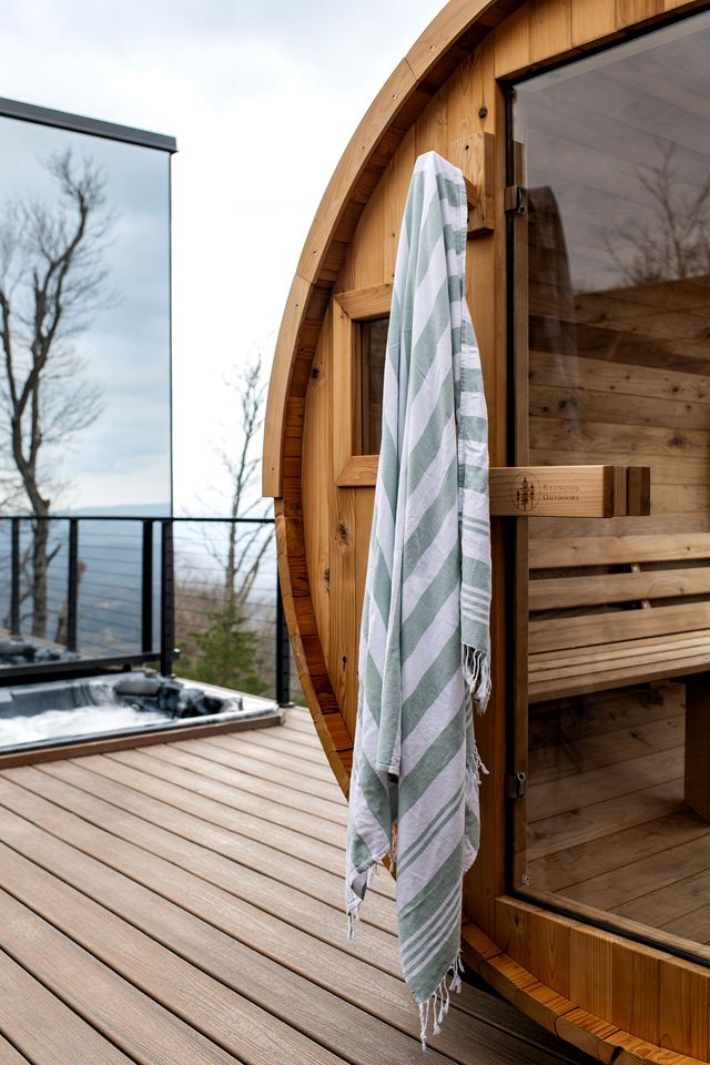 Romantic Mountain-Top Mirror Cabin with Sunset Views & Hot Tub Near Lookout Mountain, Dade County GA