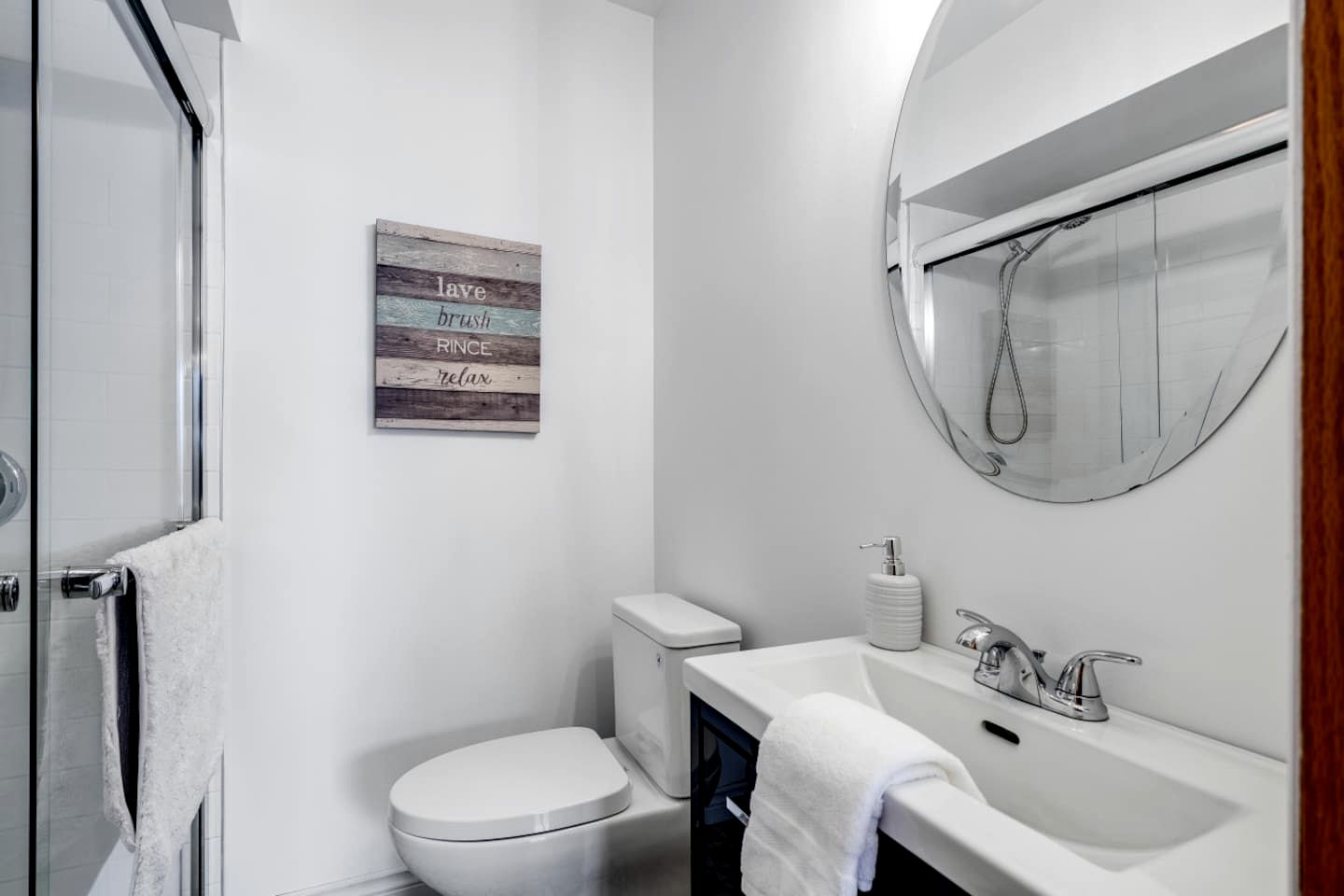 Glorious Cottage with Amazing Sights in Leamington, Ontario