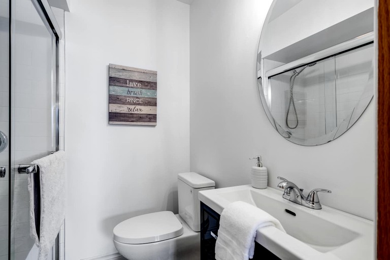 Cottages (Canada, Leamington, Ontario)