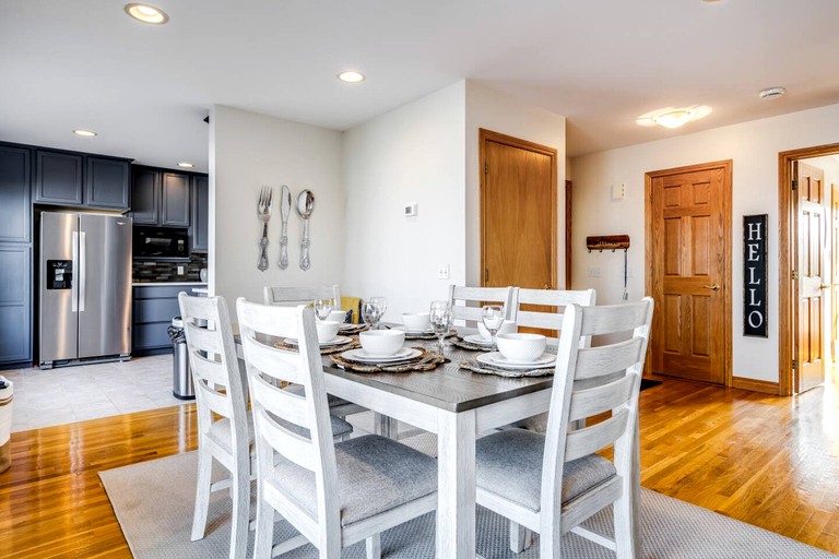 Cottages (Canada, Leamington, Ontario)