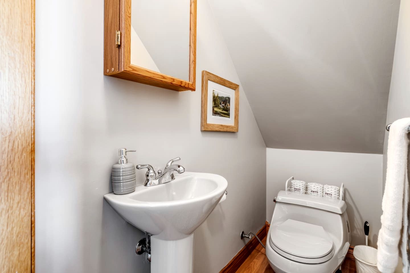 Glorious Cottage with Amazing Sights in Leamington, Ontario