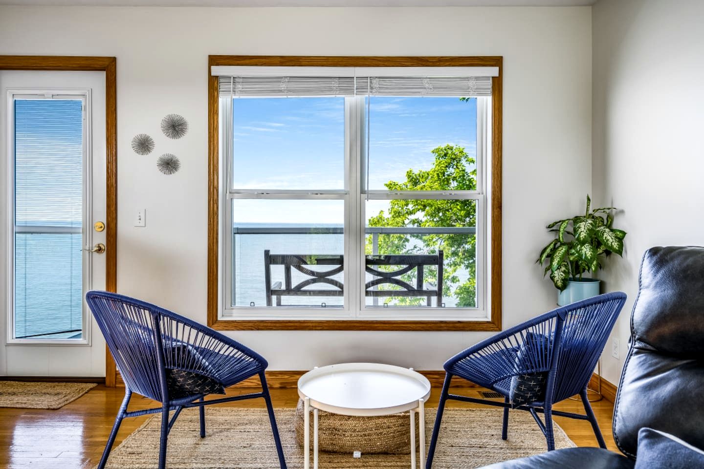 Glorious Cottage with Amazing Sights in Leamington, Ontario