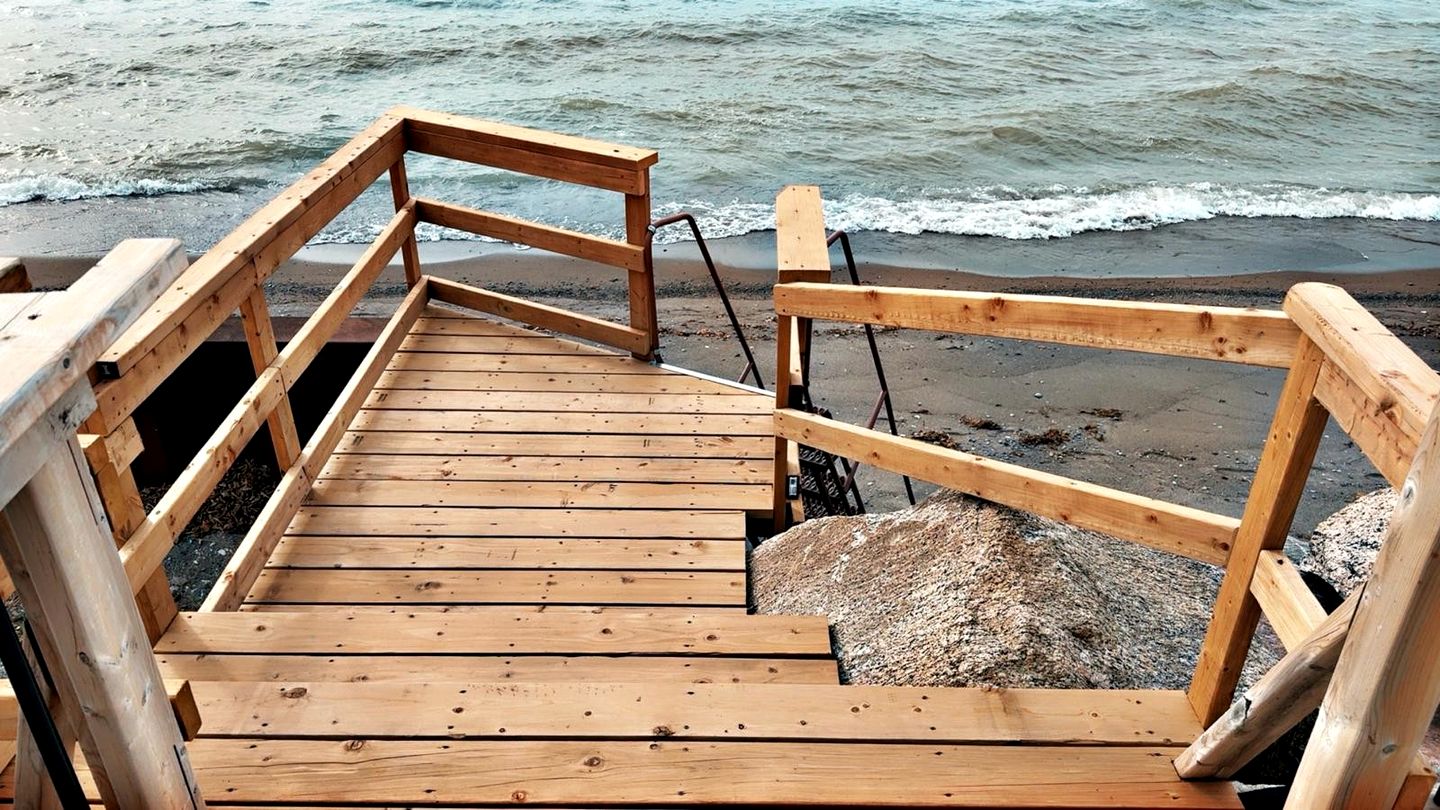 Glorious Cottage with Amazing Sights in Leamington, Ontario