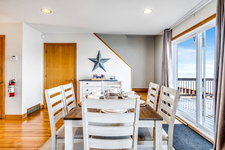 Cottages (Canada, Leamington, Ontario)