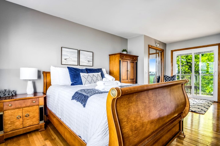 Cottages (Canada, Leamington, Ontario)