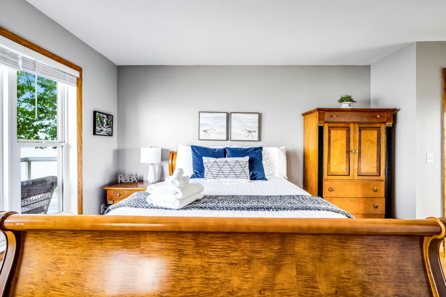 Glorious Cottage with Amazing Sights in Leamington, Ontario