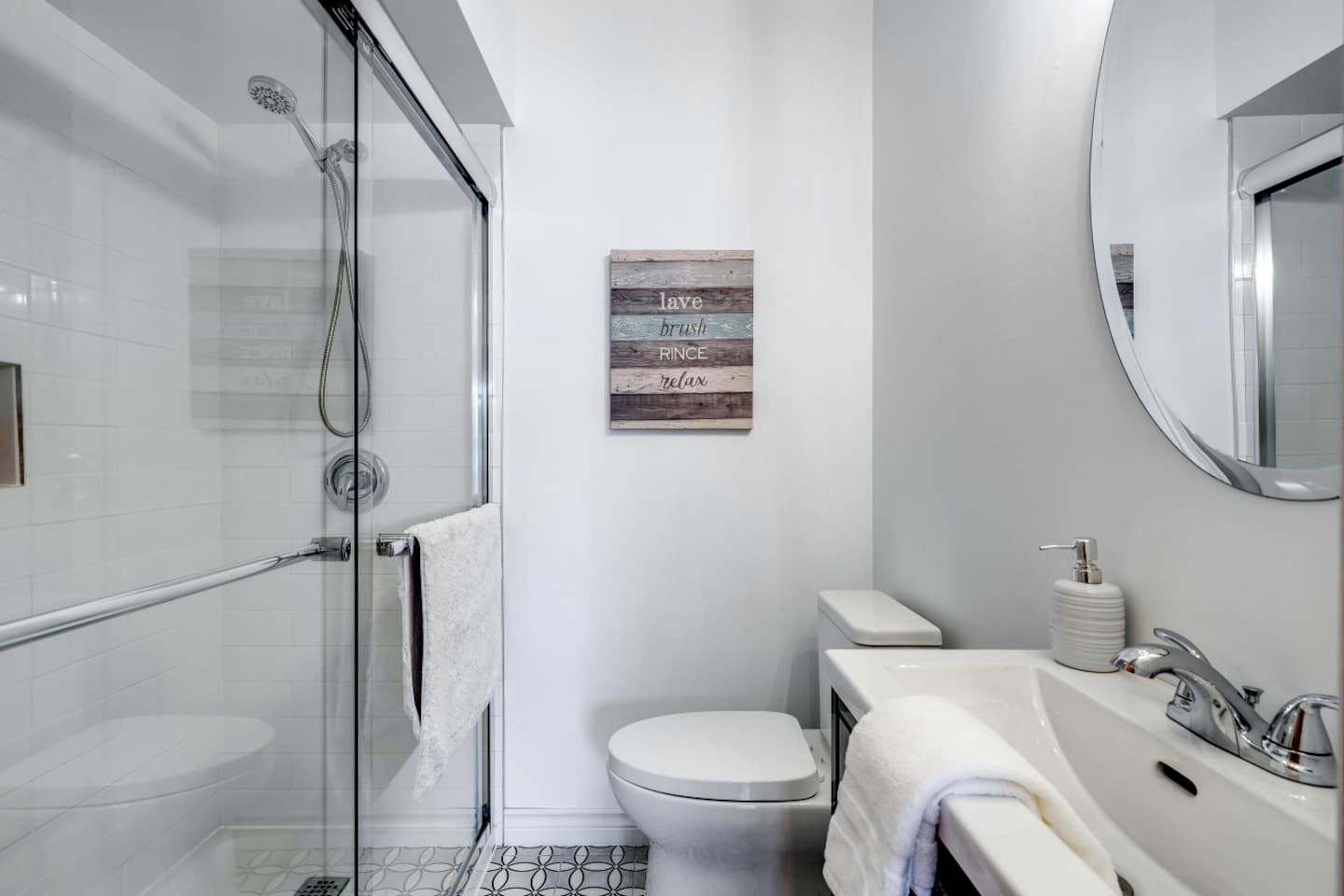 Glorious Cottage with Amazing Sights in Leamington, Ontario