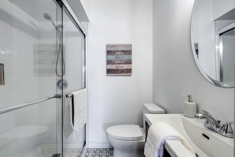 Cottages (Canada, Leamington, Ontario)