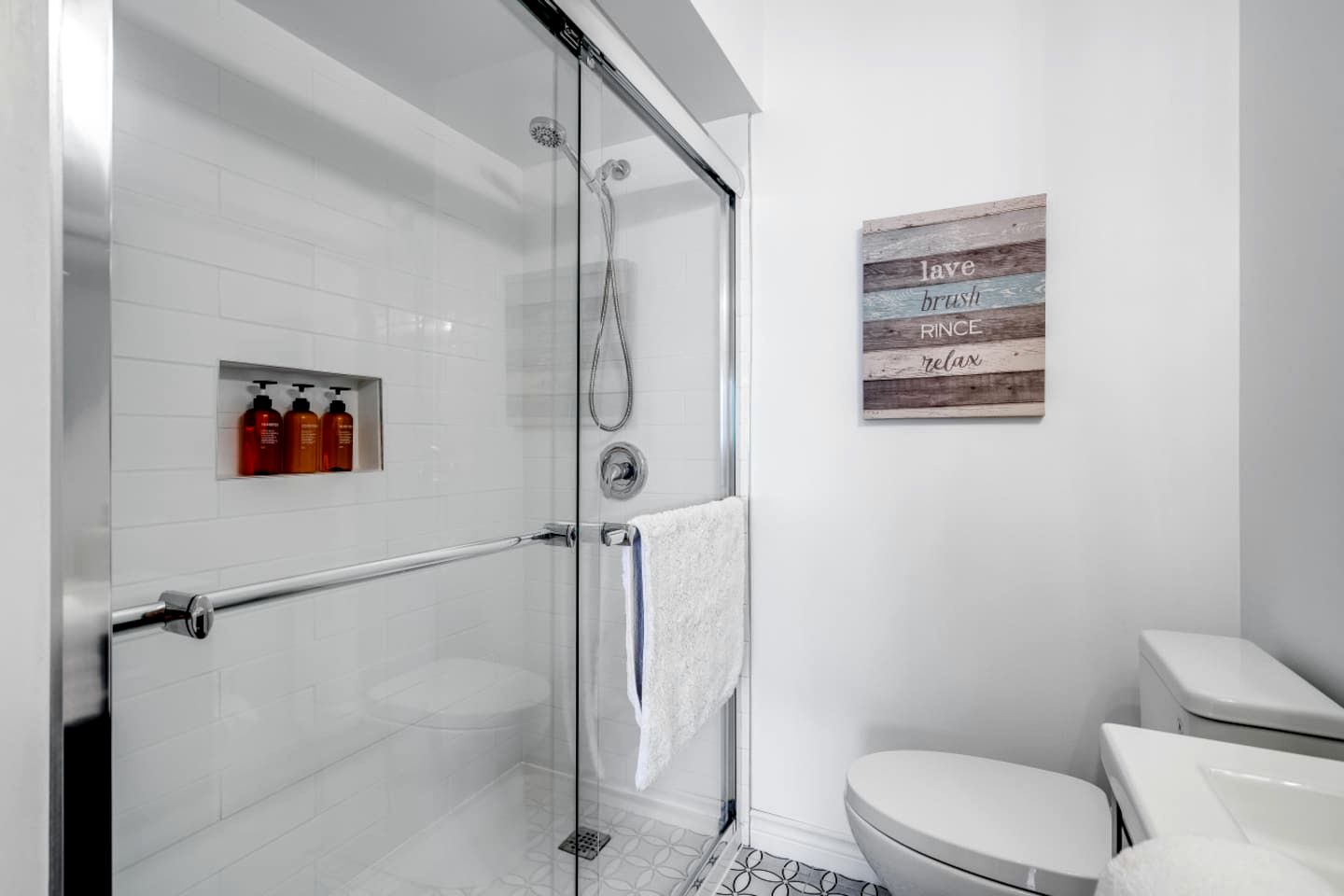 Glorious Cottage with Amazing Sights in Leamington, Ontario