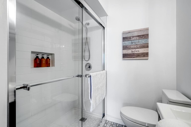 Cottages (Canada, Leamington, Ontario)