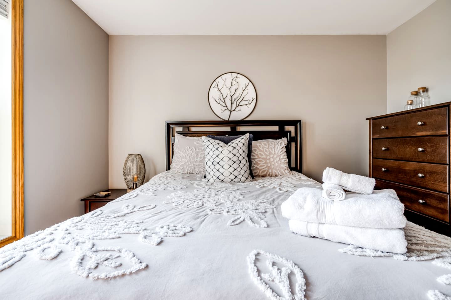 Glorious Cottage with Amazing Sights in Leamington, Ontario