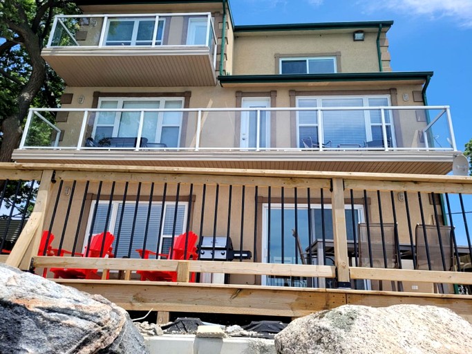 Cottages (Canada, Leamington, Ontario)