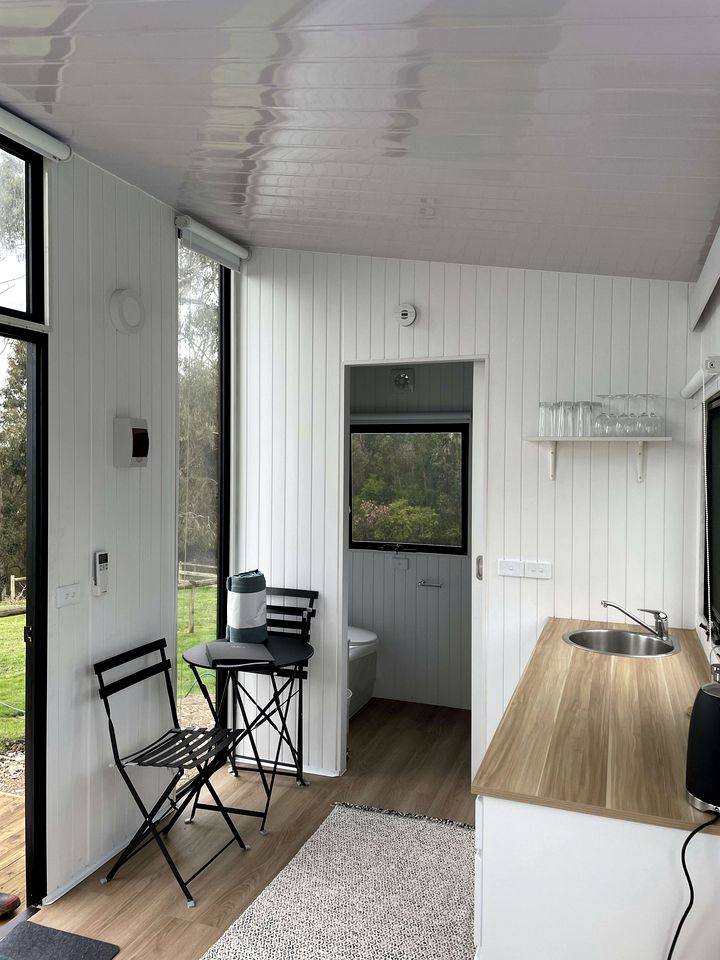 Intimate Tiny House Perfect for Water Activities and Picnics in Victoria, Australia
