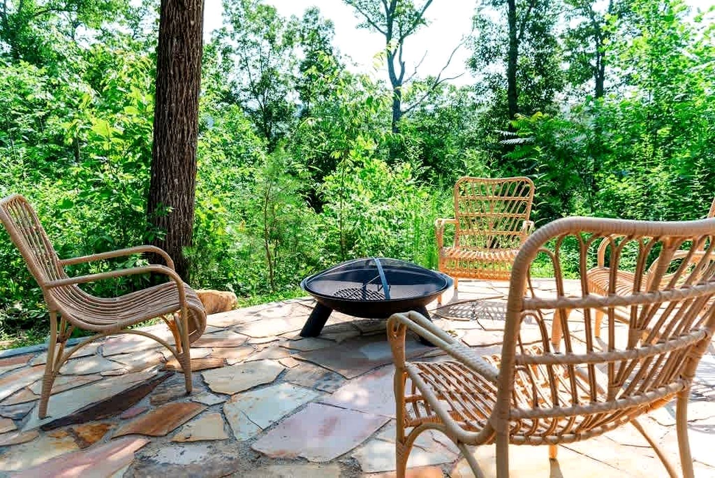 Glorious Glamping Space for Group or Family Gatherings in Tennessee's Beautiful Countryside