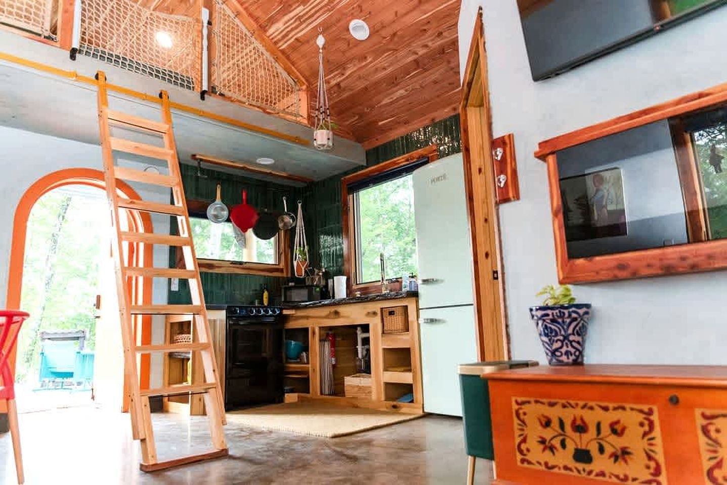 Glorious Glamping Space for Group or Family Gatherings in Tennessee's Beautiful Countryside