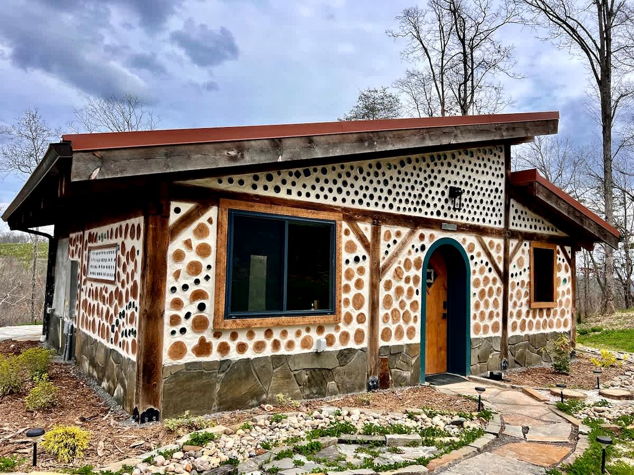 Glorious Glamping Space for Group or Family Gatherings in Tennessee's Beautiful Countryside