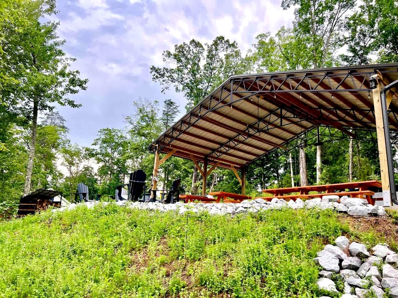 Glorious Glamping Space for Group or Family Gatherings in Tennessee's Beautiful Countryside