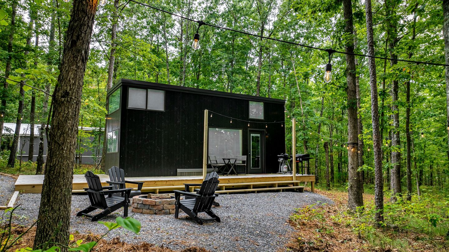 Glorious Lofted Container with Luxurious Indoor and Outdoor Spaces in Alabama