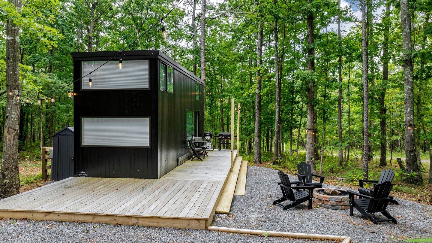 Glorious Lofted Container with Luxurious Indoor and Outdoor Spaces in Alabama